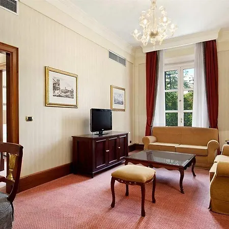 Excelsior Palace Szálloda